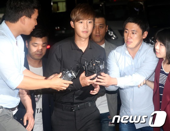 [사진]김현중, 피의자 신분 경찰서 출석