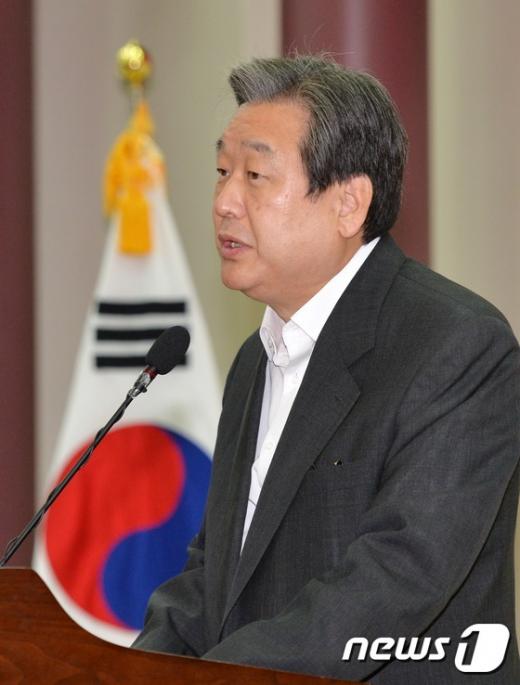[사진]인사말하는 김무성 새누리당 대표