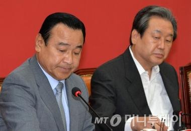  김무성 새누리당 대표(오른쪽)와 이완구 원내대표. /사진= 뉴스1