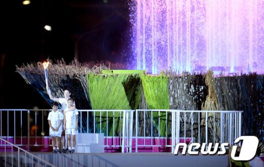 [사진]2014 인천아시안게임 개막 알리는 성화