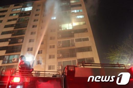 [사진]경기도 시흥시 아파트 화재...3명 사망