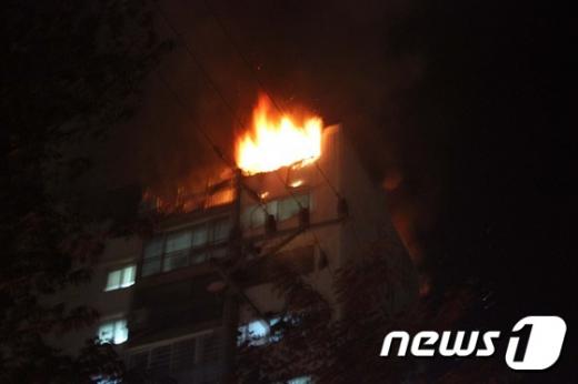 [사진]불길 치솟는 시흥시 아파트 화재 현장