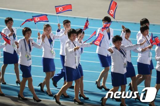 [사진]북한 선수단 '밝은 미소'