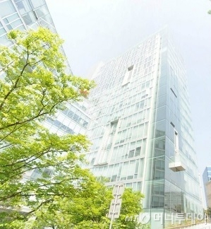 서울 중구에 위치한 정동빌딩 전경.