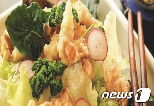 참치 튀김 샐러드./© News1