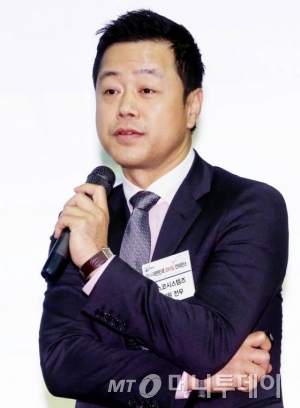 정재원 시스코 시스템즈 전무가 27일 오후 서울 양재동 엘타워에서 열린 2014 대한민국 모바일 컨퍼런스에서 IoE로 변하는 산업시장의 대응전략에 대해 말하고 있다.