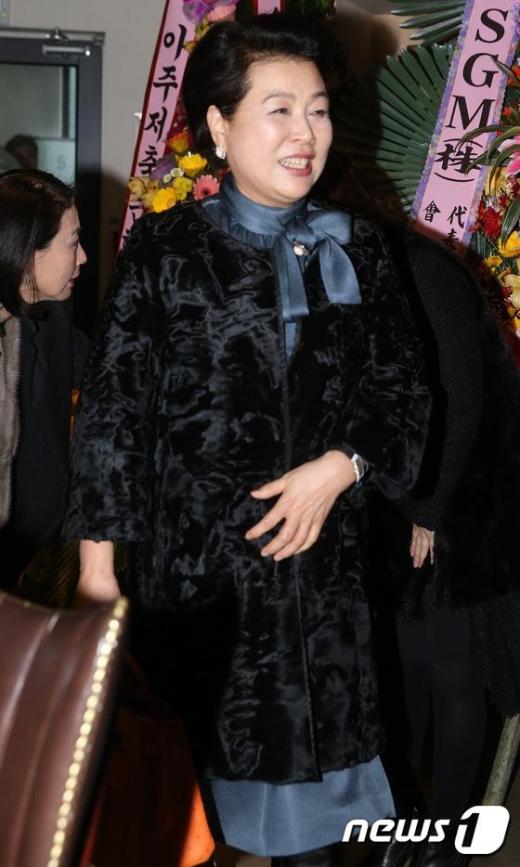 [사진]출판기념회 참석한 김윤옥 여사