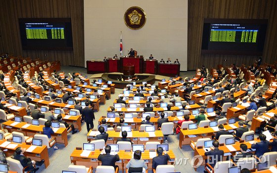  29일 오후 서울 여의도 국회에서 열린 임시국회 본회의 전경. 이날 국회는 본회의에 상정된 총 148개의 법안을 모두 통과시켰다. /사진= 뉴스1