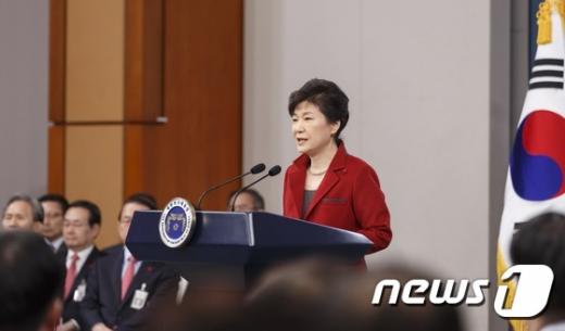 박근혜 대통령이 지난 12일 오전 청와대 춘추관에서 신년 기자회견을 하고 있다. (청와대 제공) 2015.1.12/뉴스1 © News1 이광호 기자
