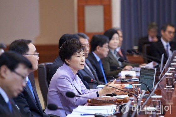  박근혜 대통령이 20일 오전 청와대에서 열린 제3회 국무회의를 주재하고 있다. (청와대) 2015.1.20/뉴스1  