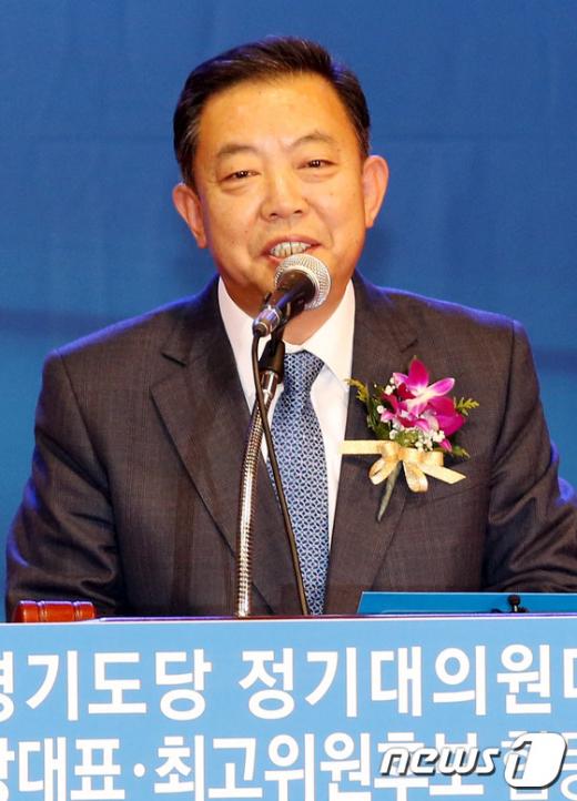 [사진]새정치연합 경기도당 위원장에 선출된 이찬열 의원