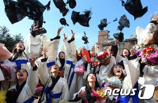 [사진]'우리 졸업했어요~'