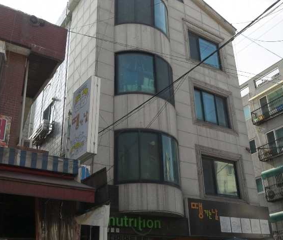 지난 10일 경매 진행된 서울 강서구 화곡동의 한 4층짜리 근린주택 건물. / 사진제공=대법원