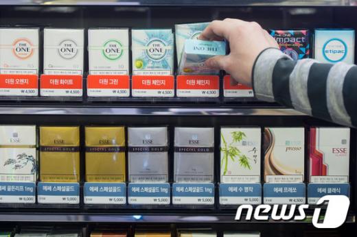 편의점에서 판매 중인 담배./뉴스1 © News1 유승관 기자