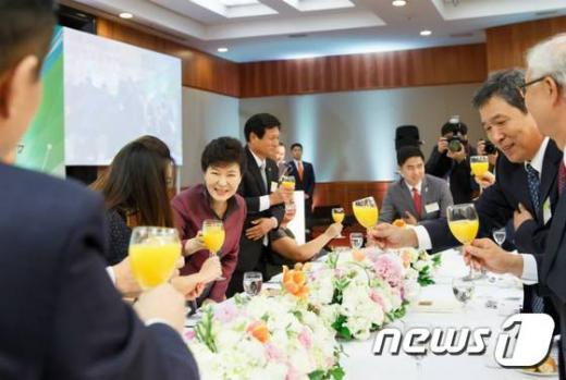 [사진]박근혜 대통령, 브라질 동포 오찬간담회 참석