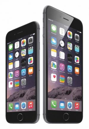 '아이폰6'와 '아이폰6플러스'. 차기 아이폰은 전작과 같은 크기인 4.7인치 5.5인치 모델로 나올 것으로 추정되고 있다./사진=애플