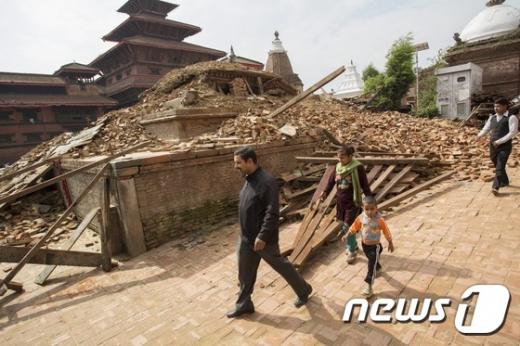 지진으로 건물이 붕괴된 네팔 랄릿푸르(Lalitpur)의 참혹한 모습. (초록우산어린이재단 제공) /뉴스1 © News1 이종덕 기자