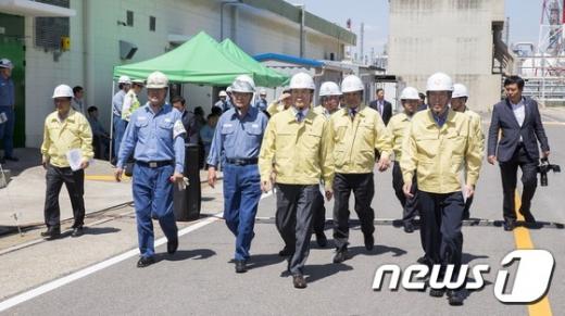 [사진]재난대응 안전한국 훈련 참석하는 윤성규 장관