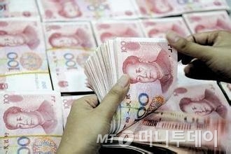 중국 경제, "돈 풀었는데도 돈이 돌지 않는다"
