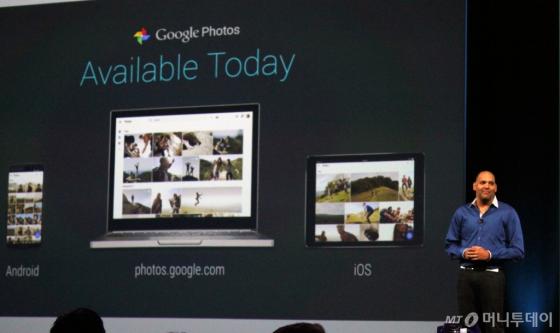 구글 포토는 안드로이드 기기뿐 아니라 iOS 기기에서도 이용 가능하다.