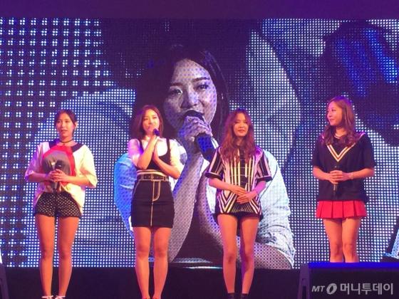 여성 4인조 그룹 써니힐은 30일 서울 동대문디자인플라자에서 열린 2015 u클린 콘서트에 참가해 '베짱이 찬가', '미드나잇 서커스', 두근두근' 등을 열창했다.