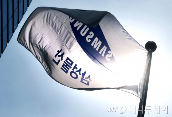 서울 서초동 삼성물산 사옥 앞에 깃발이 펄럭이고 있다/사진=머니투데이 자료사진