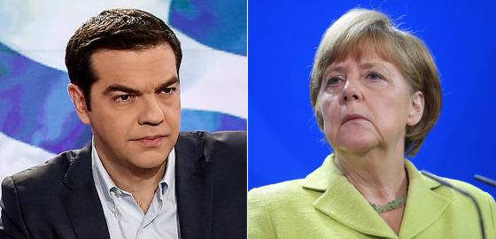 알렉시스 치프라스 그리스 총리(사진 오른쪽)과 앙겔라 메르켈 독일 총리(왼쪽)가 그리스의 '그렉시트' 가능성을 놓고 정면 충돌 양상을 보이고 있다. /사진제공=블룸버그 