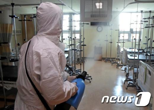 [사진]재개원 앞두고 종결 소독하는 평택성모병원