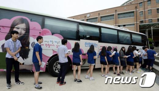 [사진]고등학생들 '메르스 위기 극복, 헌혈 동참'