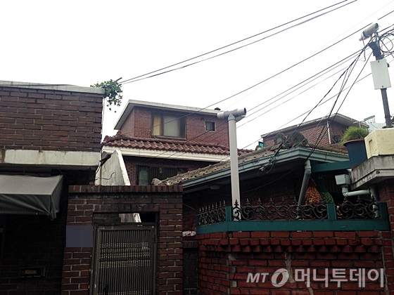 서울 동작구 흑석동 소재 다가구 주택에 옥탑방이 설치돼 있다. /사진=신현우 기자