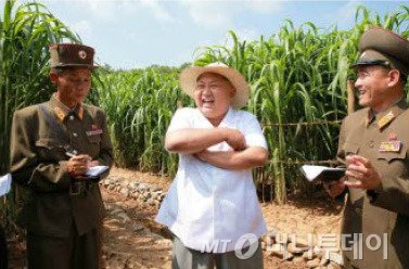 김정은 북한 노동당 제1비서가 인민군 종자연구농장인 제810부대 산하 1116호 농장을 시찰했다고 노동신문이 8월13일 전했다./ 사진=뉴스1