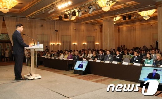 [사진]최양희 장관, 아시아 태평양 지역 젠더 서밋 개회식 참석
