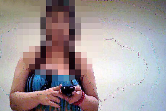 '워터파크 몰카' 촬영자로 지목된 20대 여성의 몰카속 모습/ 사진=뉴스1