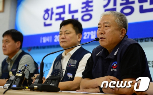 [사진]노사정 복귀 앞두고 기자회견 하는 한국노총 위원장
