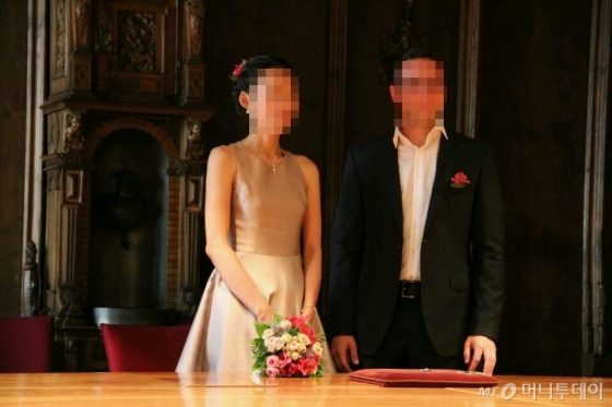 A씨(여·33) 부부가 독일에서 결혼식을 올리는 모습. / 사진=독자 제공