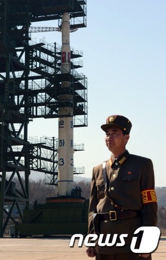 북한이 지난 2012년 외국 언론에 공개한 장거리 발사체인 은하3호의 모습. (뉴스1 DB) 2015.7.22/뉴스1