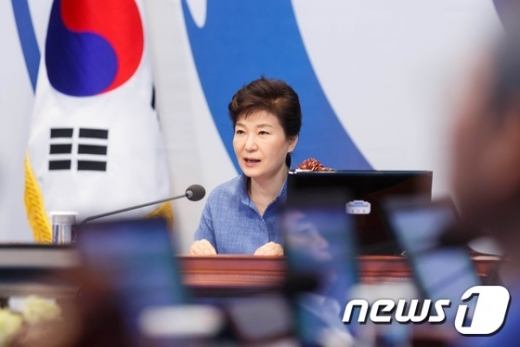 [사진]박 대통령, 제40회 국무회의 주재