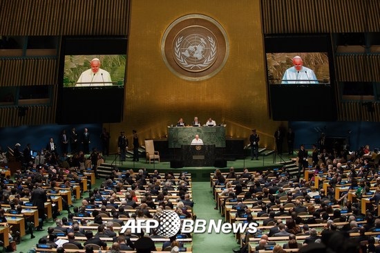 프란치스코 교황이 25일 제70차 유엔총회에서 연설 중이다./AFPBBNews=뉴스1