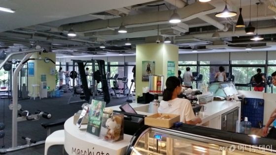 텐센트는 별관 건물에도 직원들을 위한 헬스장과 카페를 마련해놓는다.