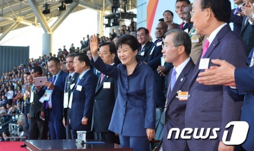 [사진]세계군인체육대회 개막식 참석한 박 대통령
