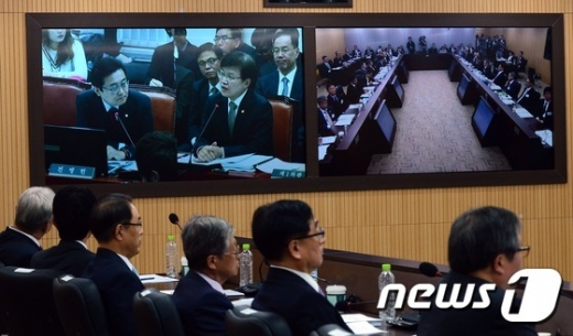 [사진]국회-세종청사 영상국정감사, 최양희 장관 답변 중계