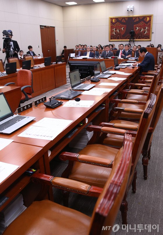  지난 8일 서울 여의도 국회에서 열린 외교통일위원회의 통일부 국정감사에서 의원들의 빈자리가 보이고 있다. / 사진 = 뉴스1