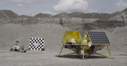 구글 루나 엑스프라이즈의 참가팀인 애스트로보틱이 자체적으로 개발한 달 착륙선과 달 탐사 로버를 시험하고 있는 모습/사진= Google Lunar X Prize <br>