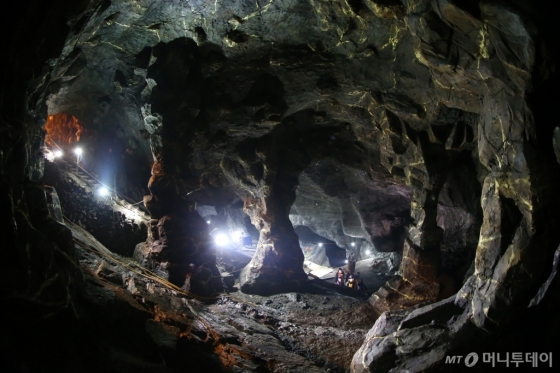 광명 동굴테마파크를 즐길 수 있는 동굴탐험패키지 /사진제공=롯데시티호텔구로