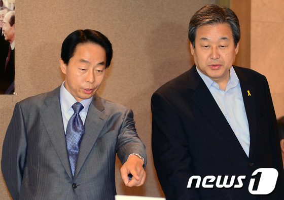 김무성 새누리당 대표(오른쪽)과 김현철씨. 사진= 뉴스1