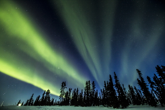 옐로나이프에서 감상하는 밤하늘 오로라/사진제공=캐나다관광청