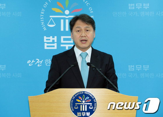 김주현 법무부 차관이 3일 오전 브리핑을 통해 "사법시험을 2021년까지 유지하는 것이 정부 입장"이라고 밝혔다./사진=뉴스1 