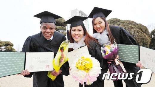 [사진]"저희 졸업했어요!"