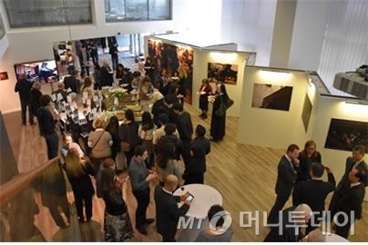 주폴란드 한국문화원에서 열린 조성진 사진전시회 모습/ 사진제공=주폴란드한국문화원