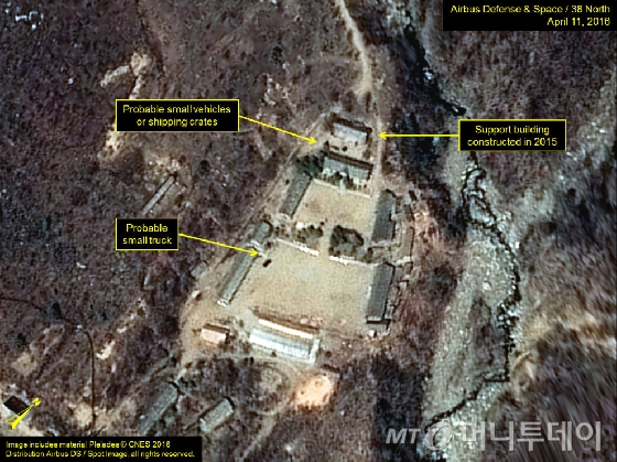 【서울=뉴시스】미국의 북한 전문 사이트 38노스가 북한이 지난 1월 4차 핵실험을 했던 풍계리 핵실험장에서 꾸준한 활동이 포착되고 있어 추가 핵실험 가능성을 배제할 수 없다고 밝혔다.     사진은 지난 11일 풍계리 핵실험장 모습. 2016.04.14. (사진=38노스)     photo@newsis.com